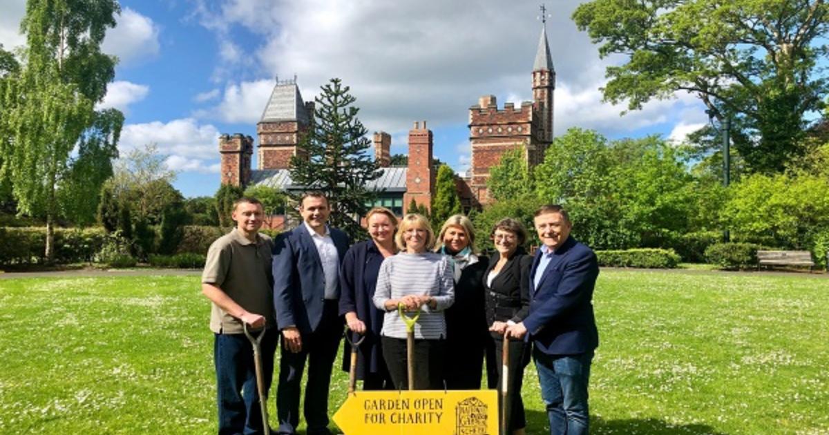 Year around we offer guided tours and other events in The Botanical Garden. Download the full program of the Linnaean Gardens of Uppsala, in Swedish For up-to-date information see the website for the organizer Biyunfreningen Grna Events i The Botanical Garden