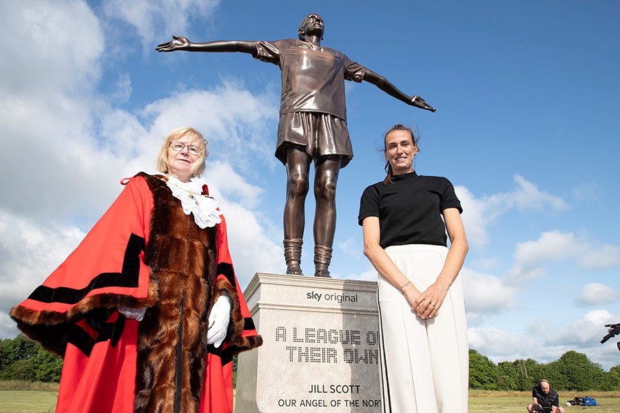 Jill and the Mayor, Councillor Eileen McMaster