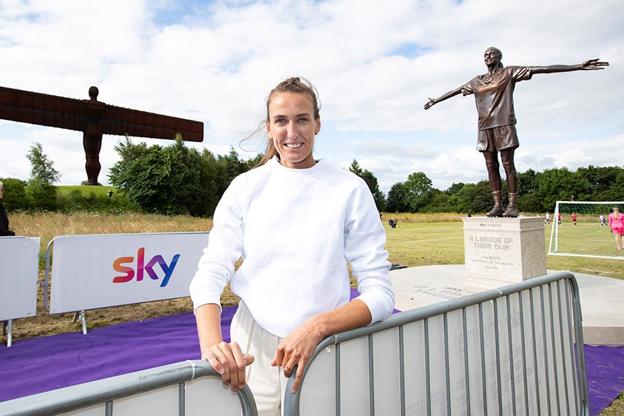 Jill, ALOTO statue and the Angel