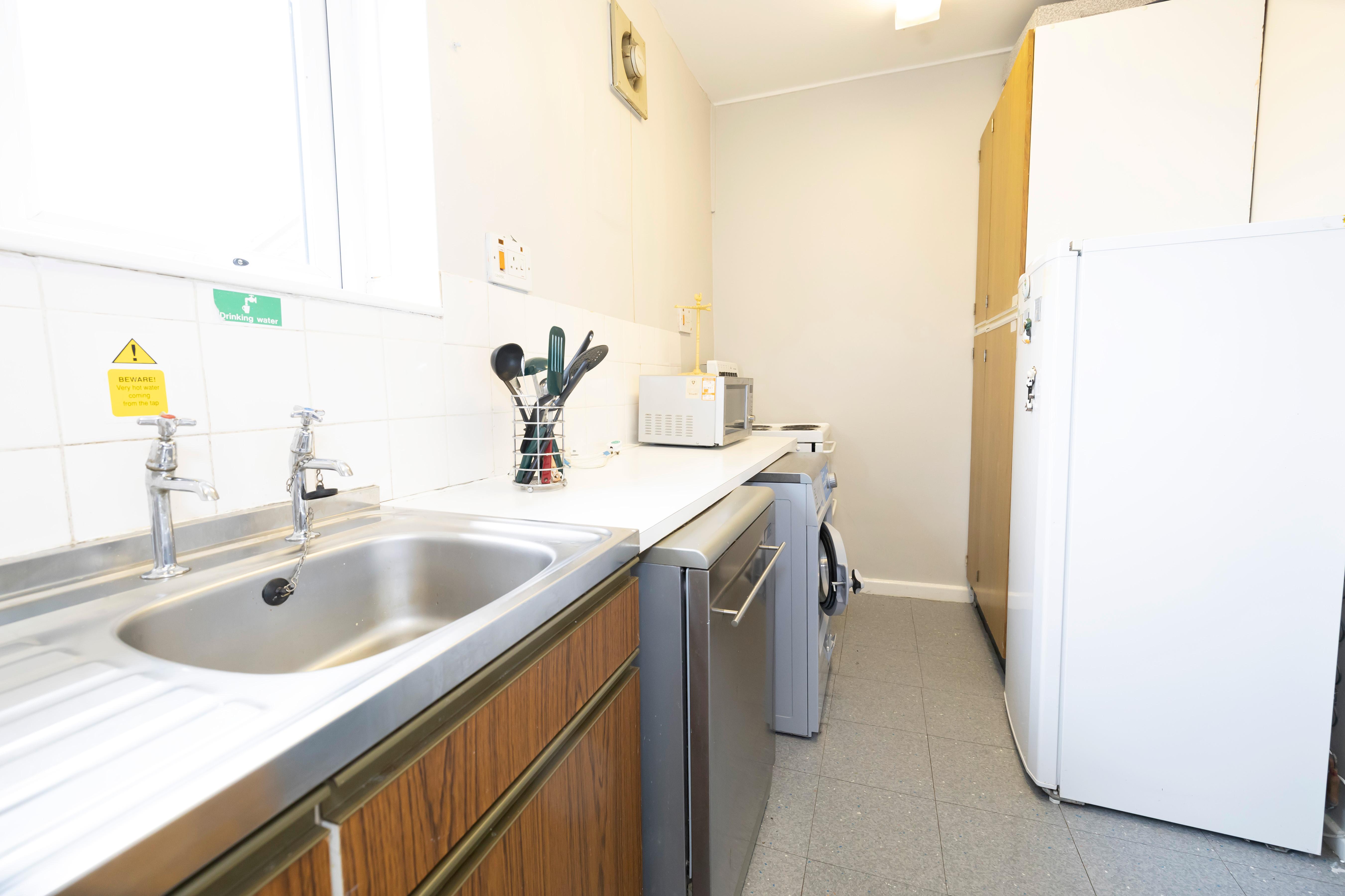 Burnside Road  communal kitchen