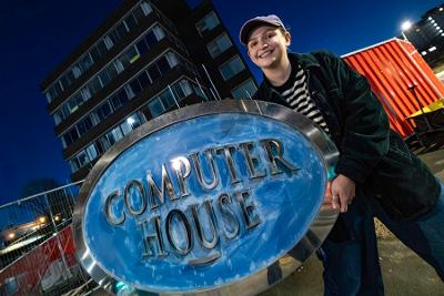 Edie with Computer House sign (900x600)