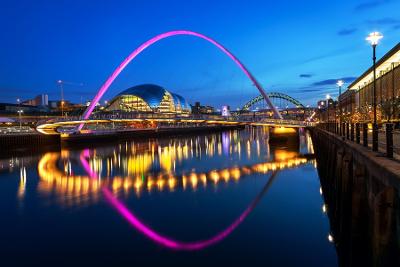Quayside at night (900x600)